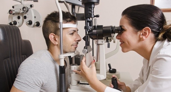 Optical exam to young man, professional woman